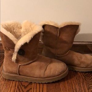 Ugg Bailey boots chestnut with button